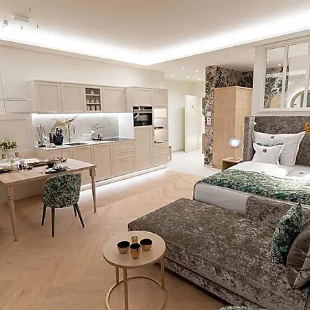 Schlossresidenz - Boutique & מלון 5*